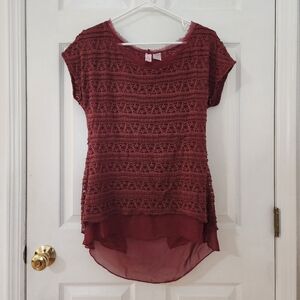 Burgundy red blouse shirt laced hi-low front slit back Size Small